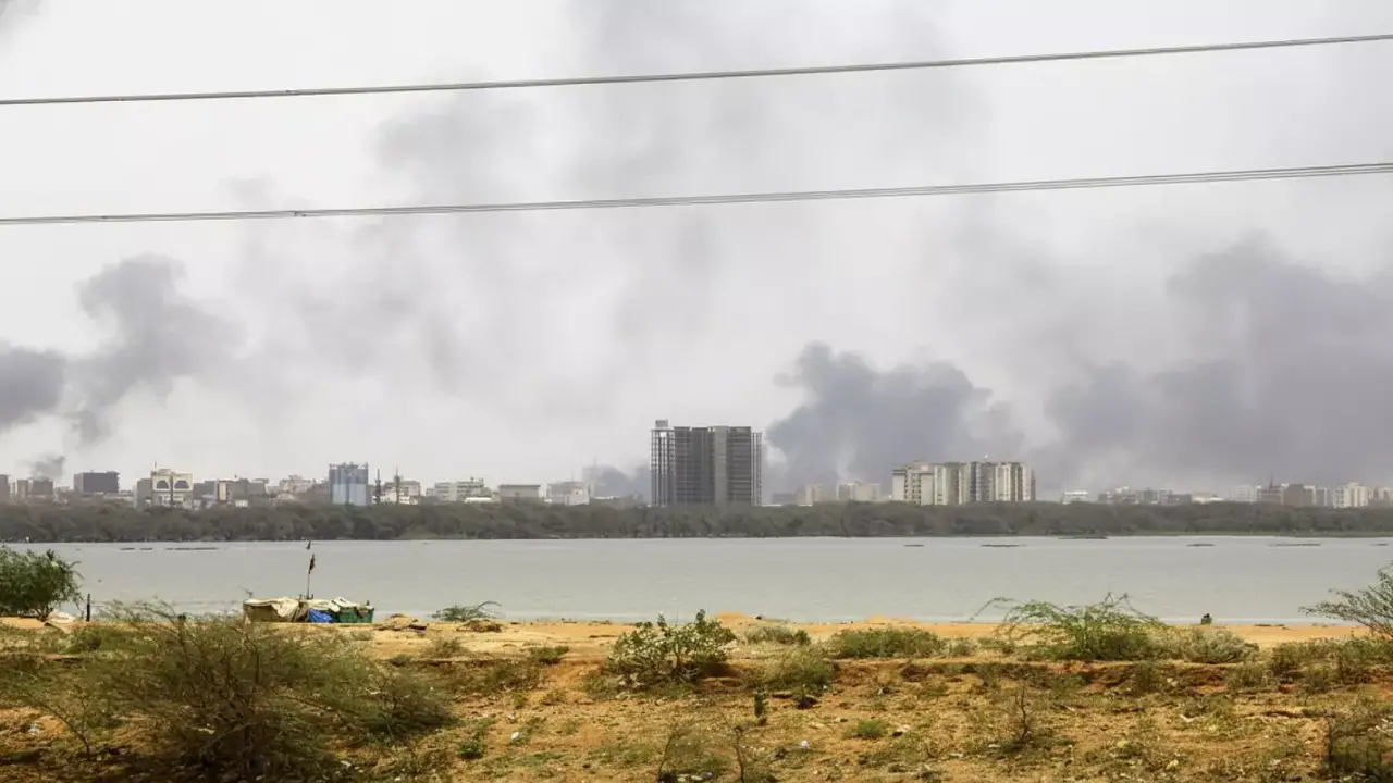 الملك سلمان يوجه رسالة حاسمة للبرهان خلال زيارة مفاجئة قد تعيد تشكيل تحالفات البحر الأحمر